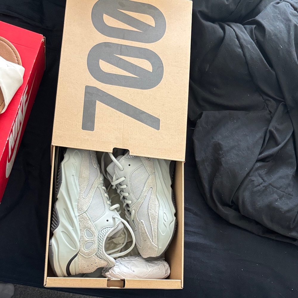 Yeezy boost 700 salt/salt/salt